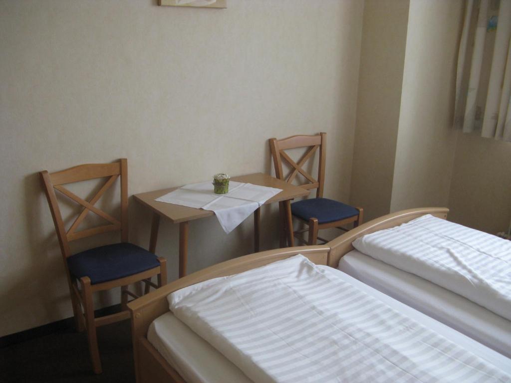 Gasthaus Roter Hahn Hotel Hoflein an der Donau Room photo
