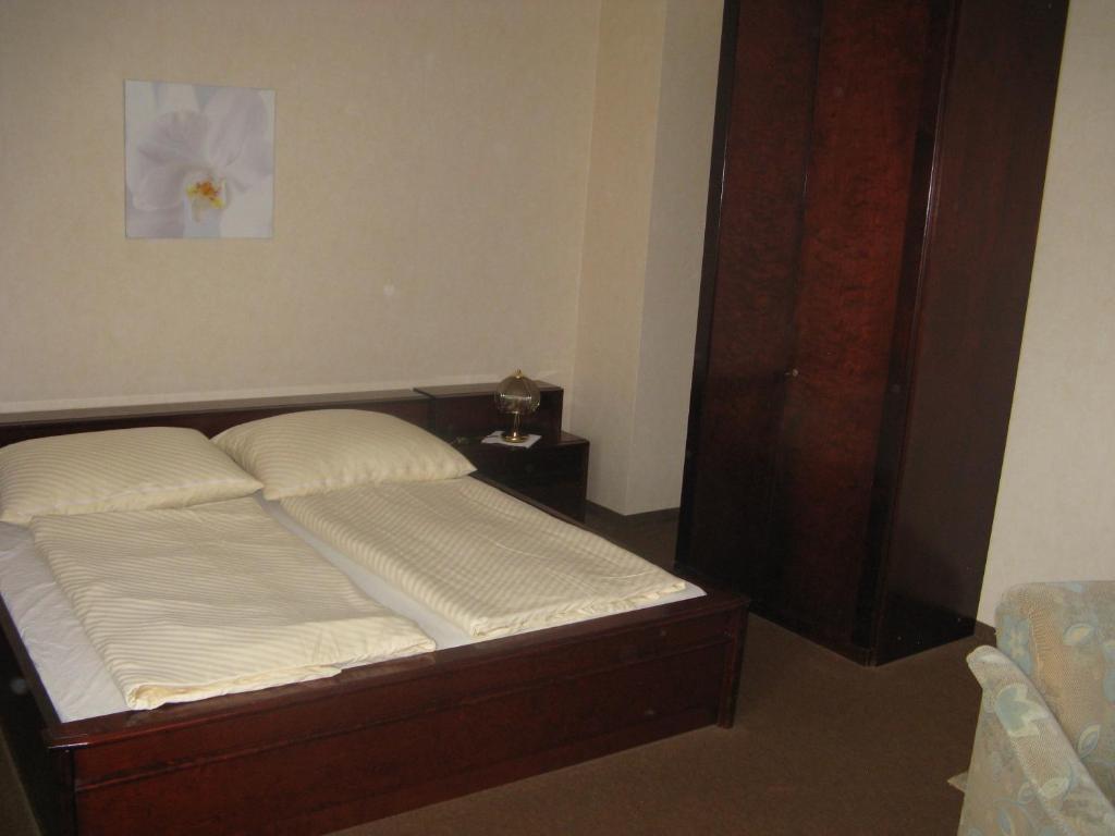 Gasthaus Roter Hahn Hotel Hoflein an der Donau Room photo