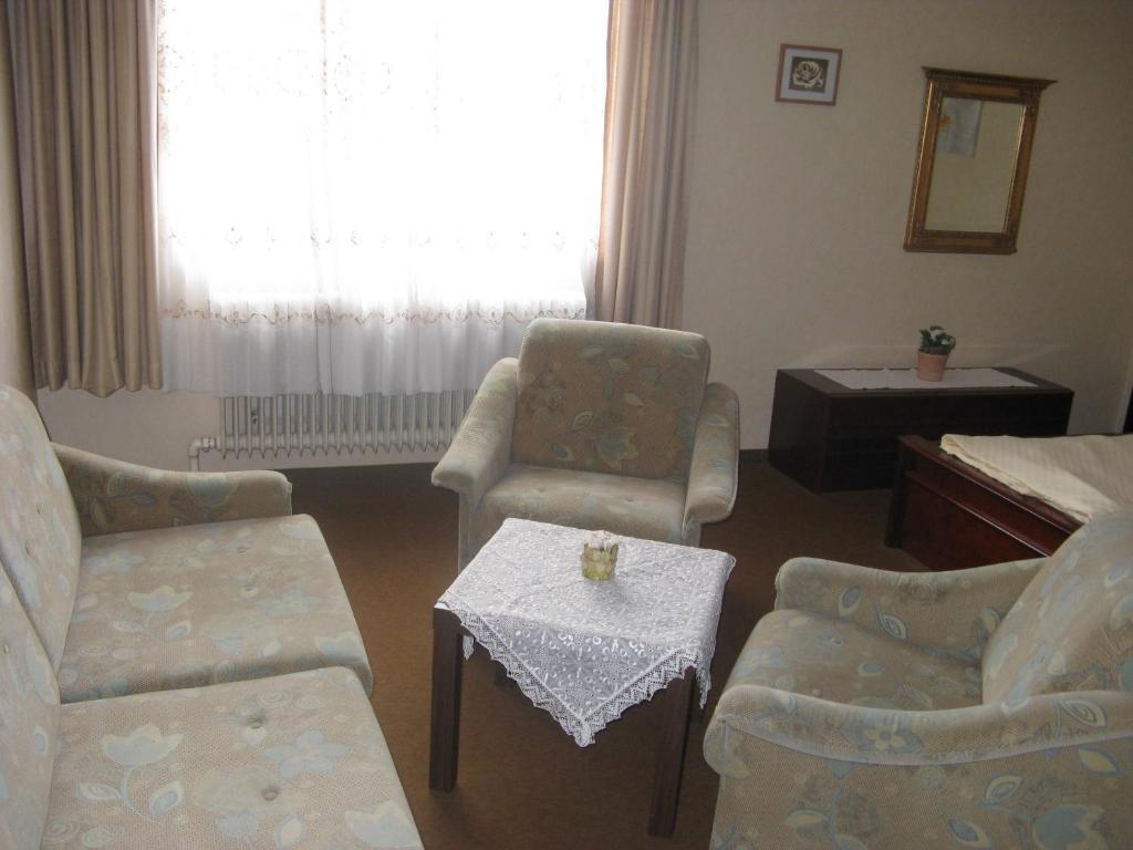 Gasthaus Roter Hahn Hotel Hoflein an der Donau Room photo